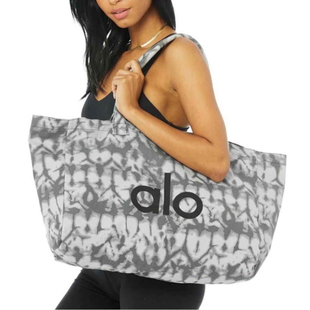 Alo Yoga  Grey Tiedye Bag